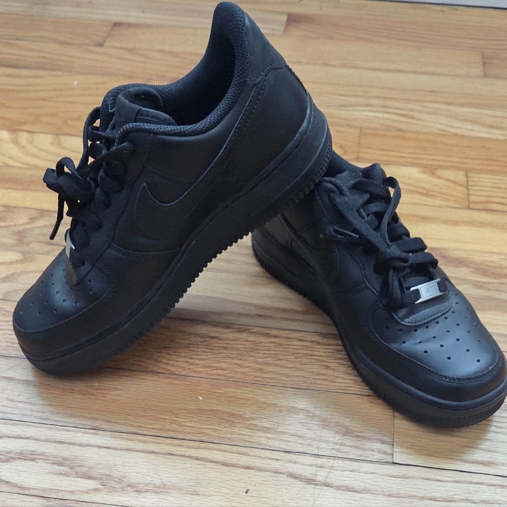 Nike Women's Black Sneakers